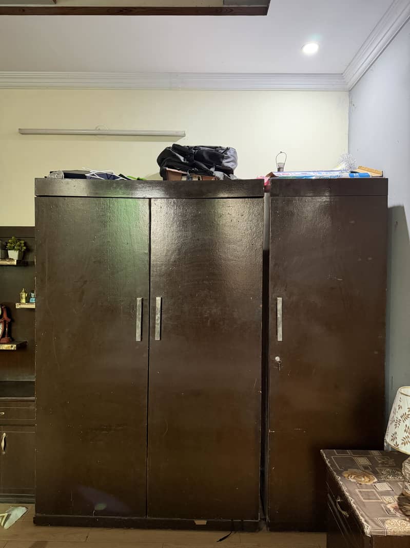 Wardrobe/Cupboard 0