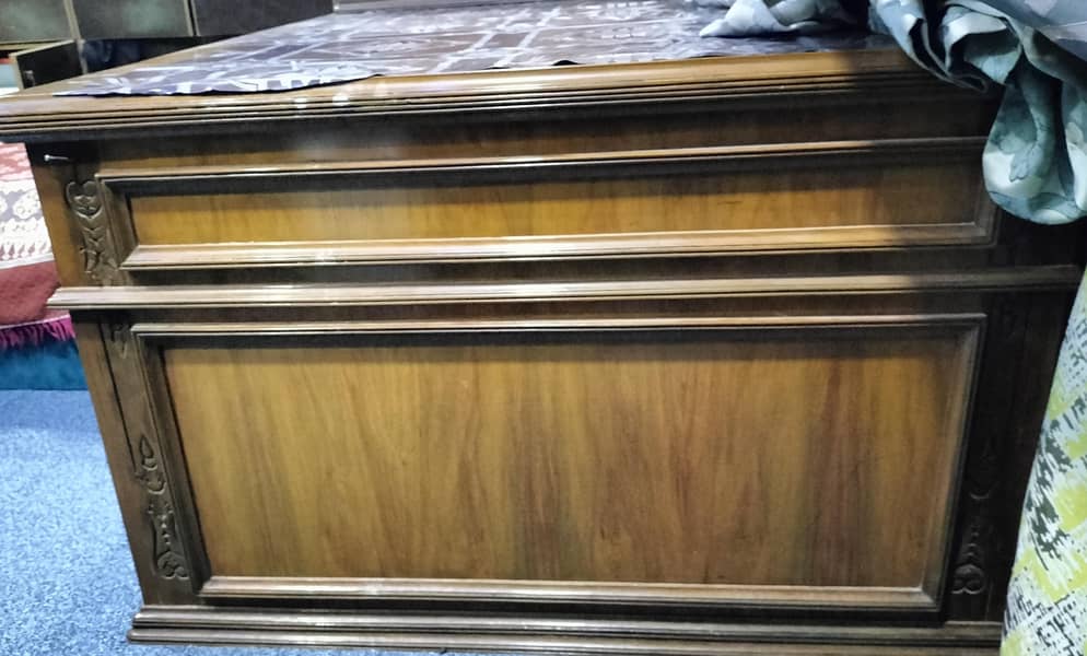 Large Office Table with 2 Chairs Good Condition 3