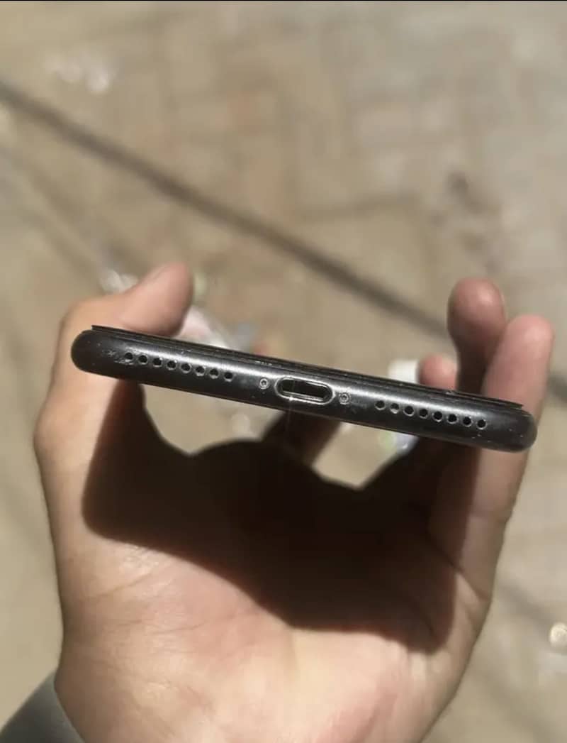 Apple iPhone 7 Plus 3