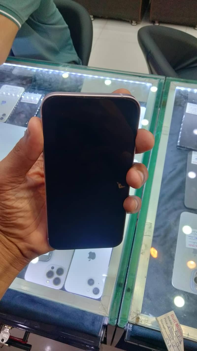 Apple iPhone 14 3