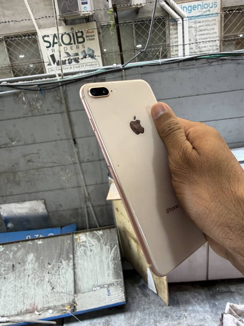 Apple iPhone 8 Plus 2