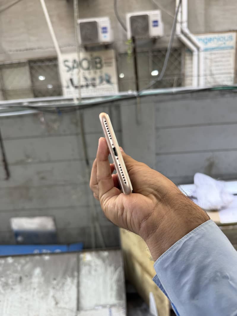 Apple iPhone 8 Plus 3