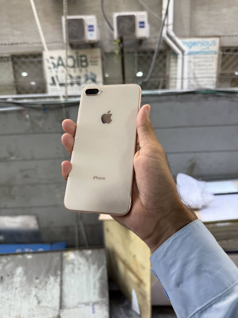 Apple iPhone 8 Plus 4
