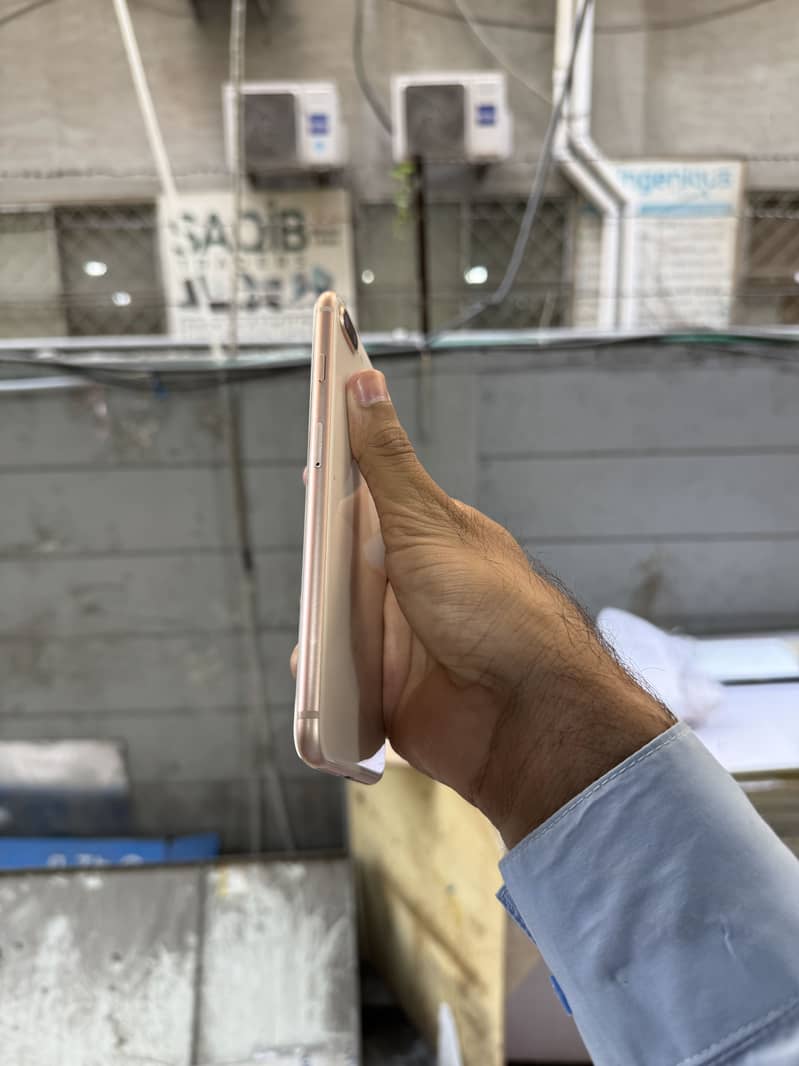 Apple iPhone 8 Plus 5