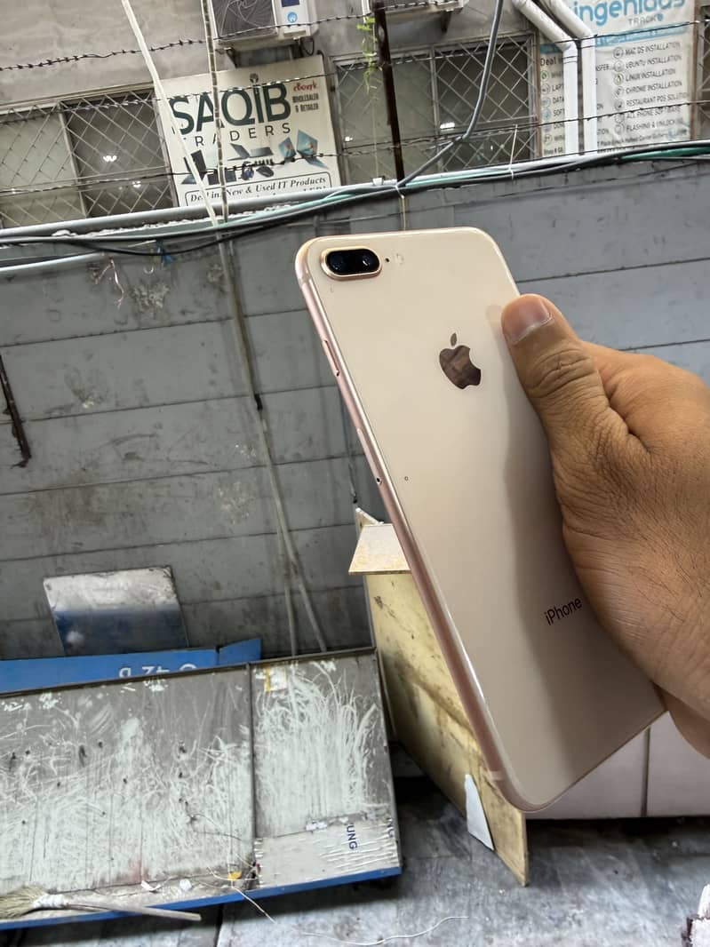 Apple iPhone 8 Plus 6