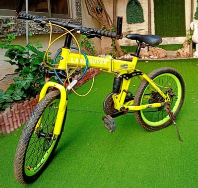 Foldable Mountain Bike– 10-Speed (7+3 Gears) – Mint Condition.