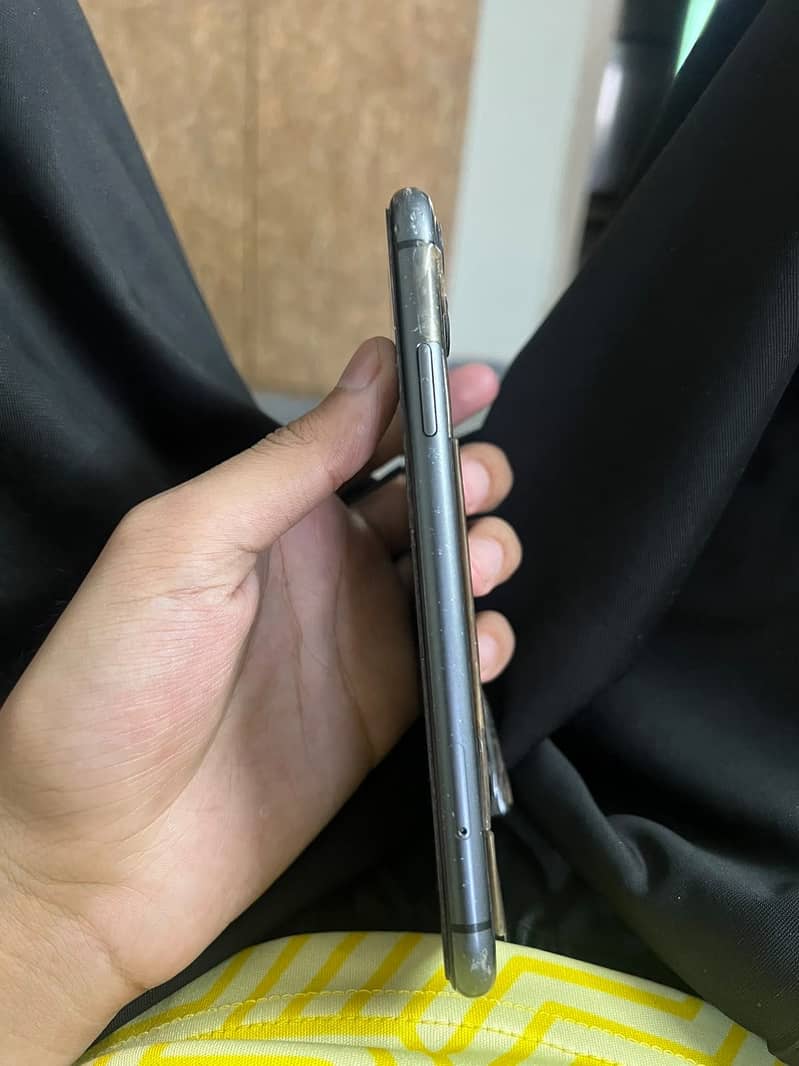 Apple iPhone 11 0