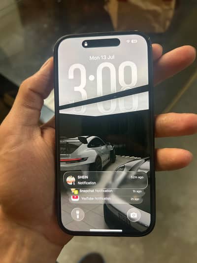 Apple iPhone 16