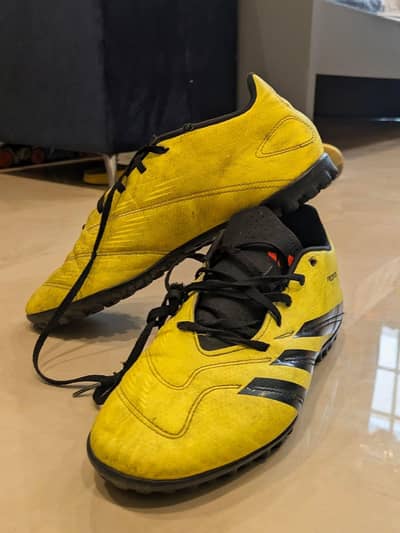 Football grippers UK9 BARELY USED