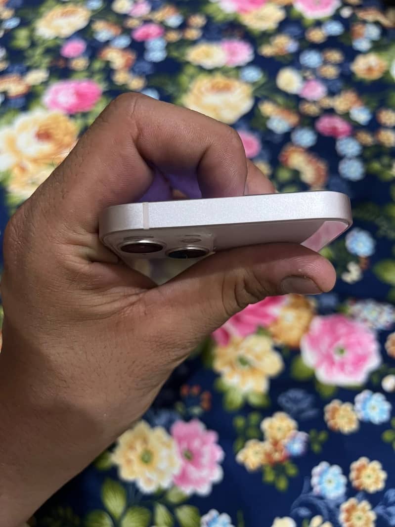 Apple iPhone 13 1