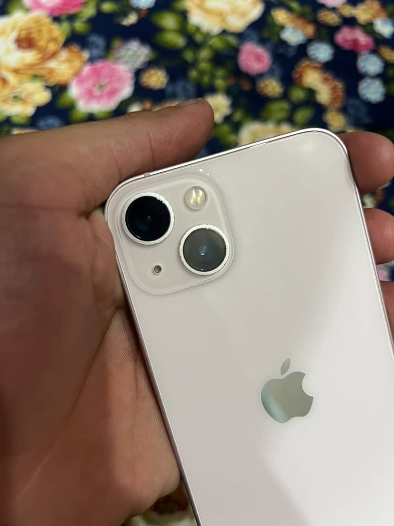 Apple iPhone 13 5