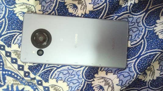 Sharp Aquos R8