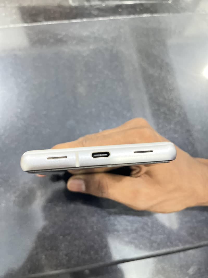 Google pixel 7A 3