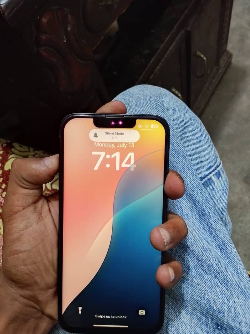 Apple iPhone 13 4