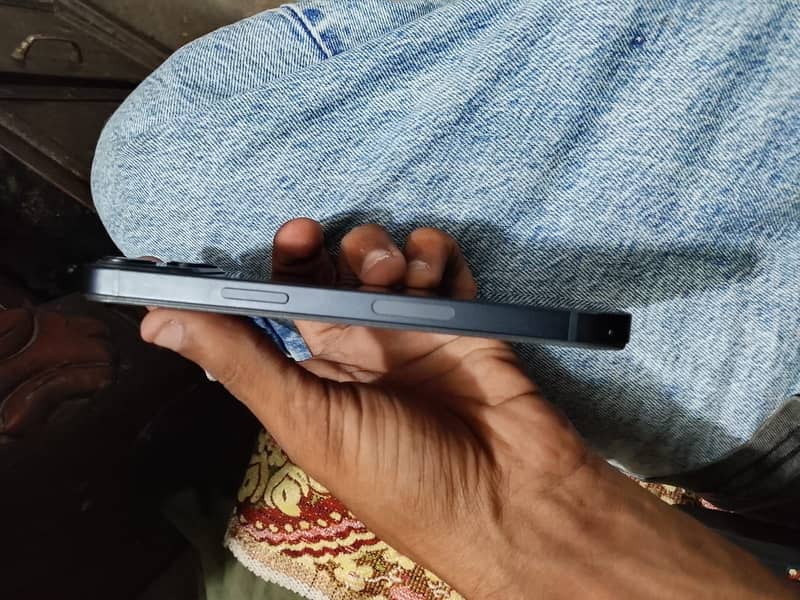 Apple iPhone 13 6