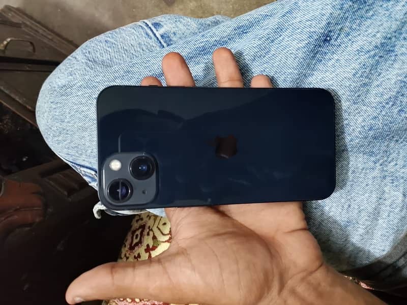 Apple iPhone 13 7