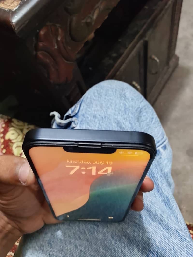 Apple iPhone 13 9