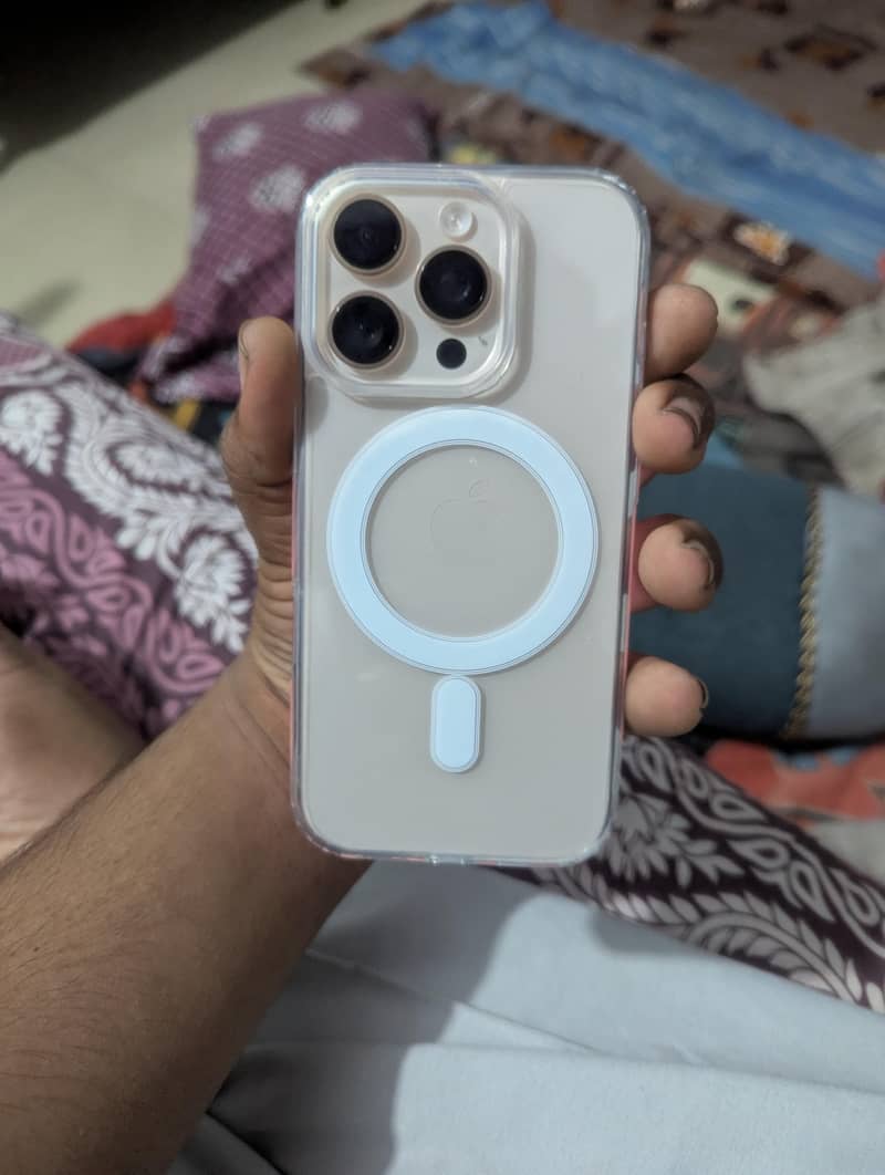 Apple iPhone 16 Pro 0