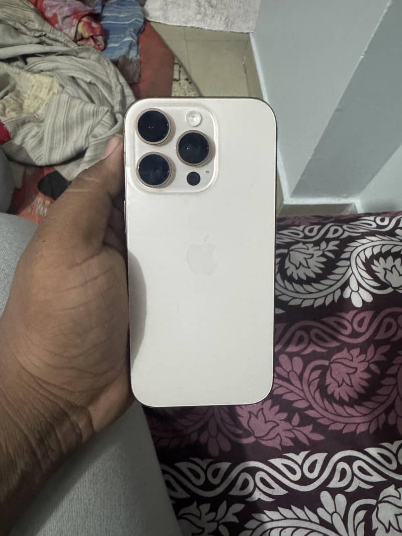 Apple iPhone 16 Pro 1