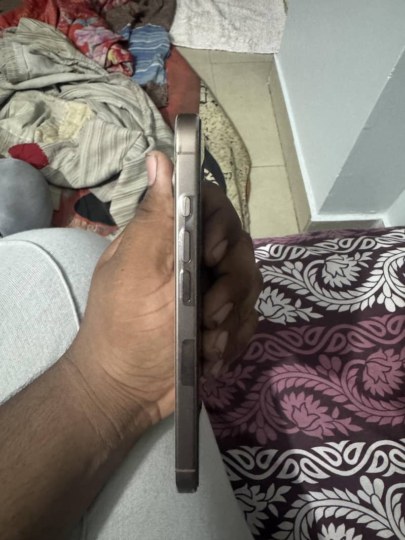 Apple iPhone 16 Pro 2