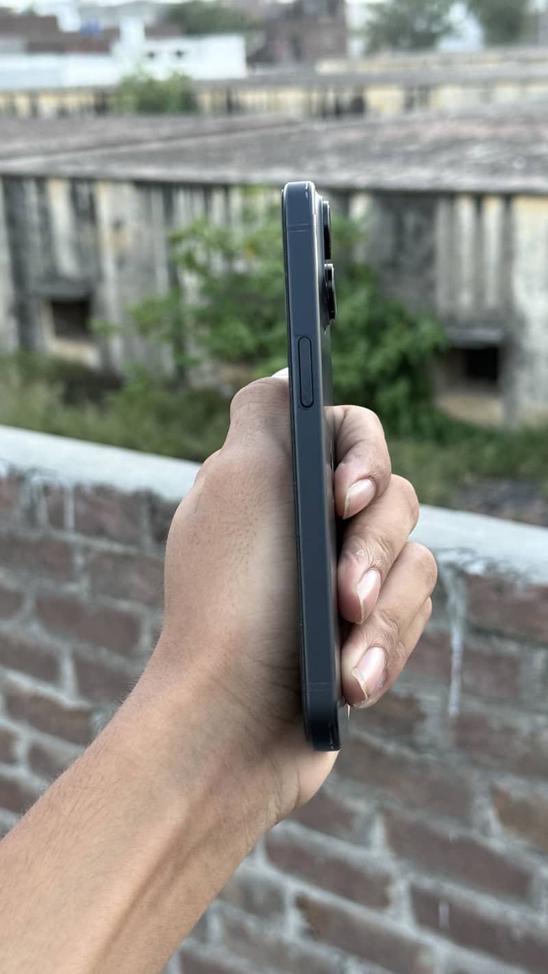 Apple iPhone 15 3