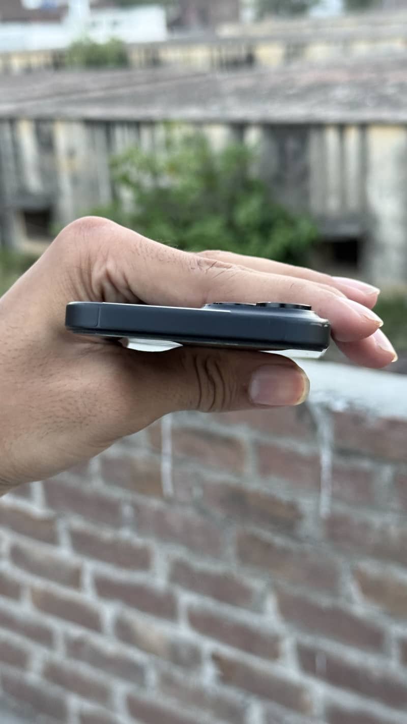 Apple iPhone 15 4
