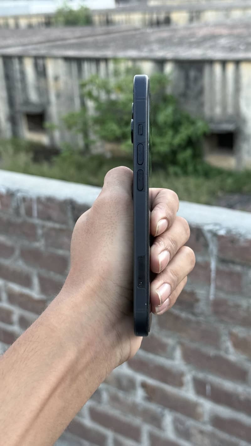 Apple iPhone 15 5
