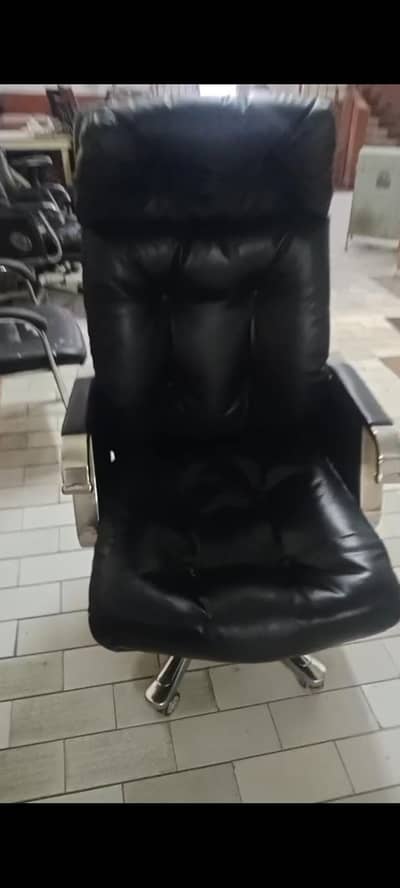 executive 100 percent operative chairs urgent sell