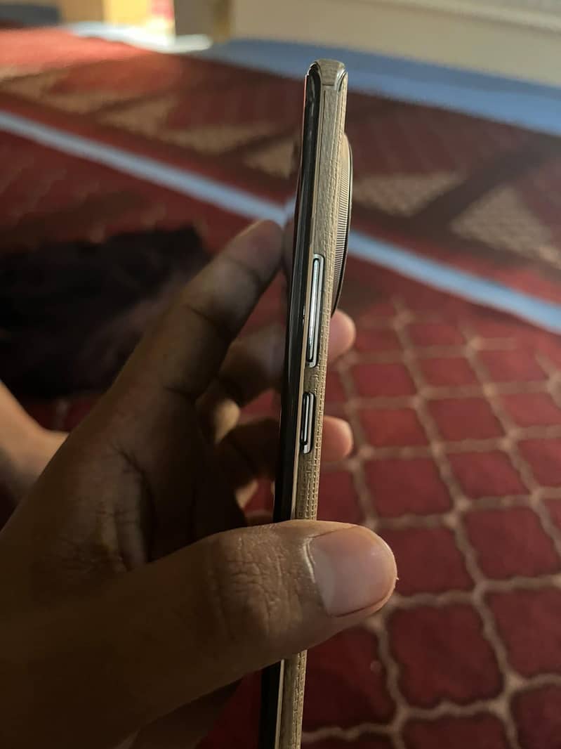 Tecno CAMON 30S 7