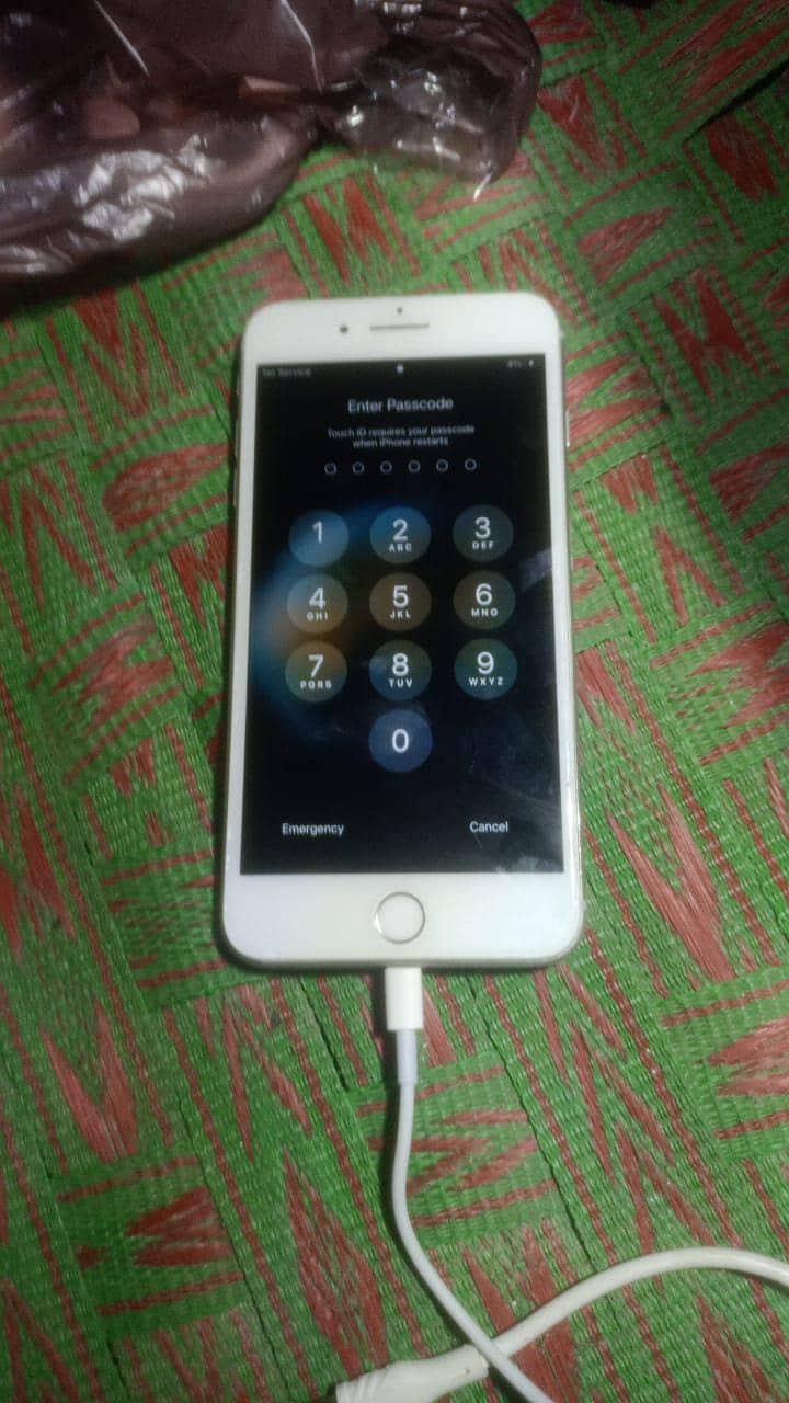 Apple iPhone 8 Plus 1
