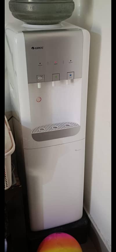 gree dispenser all okie in working condition