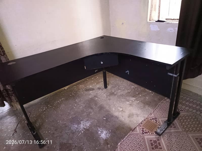 Computer table 0