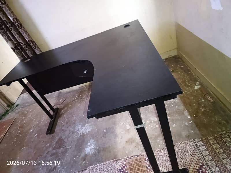Computer table 1