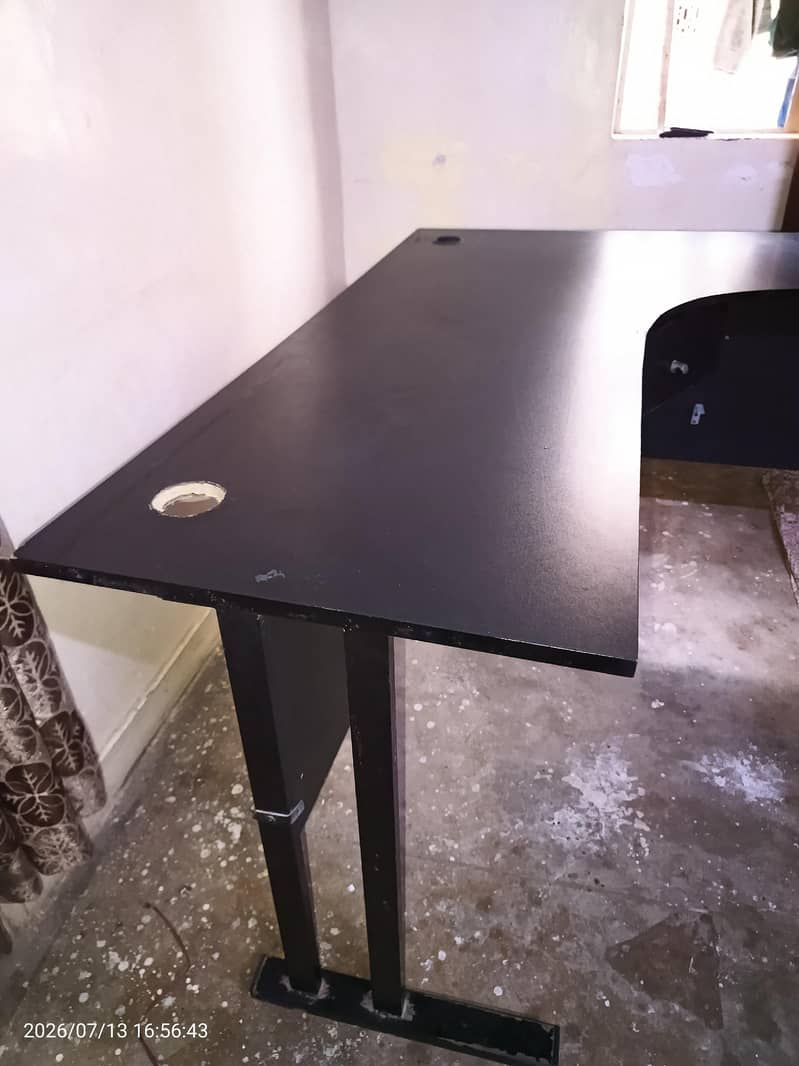 Computer table 3