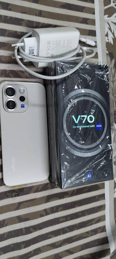 Vivo V70