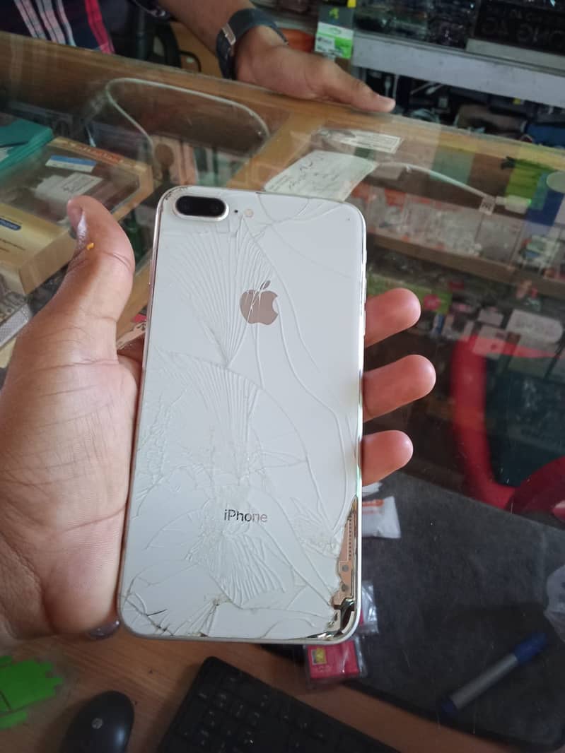 Apple iPhone 8 Plus 0