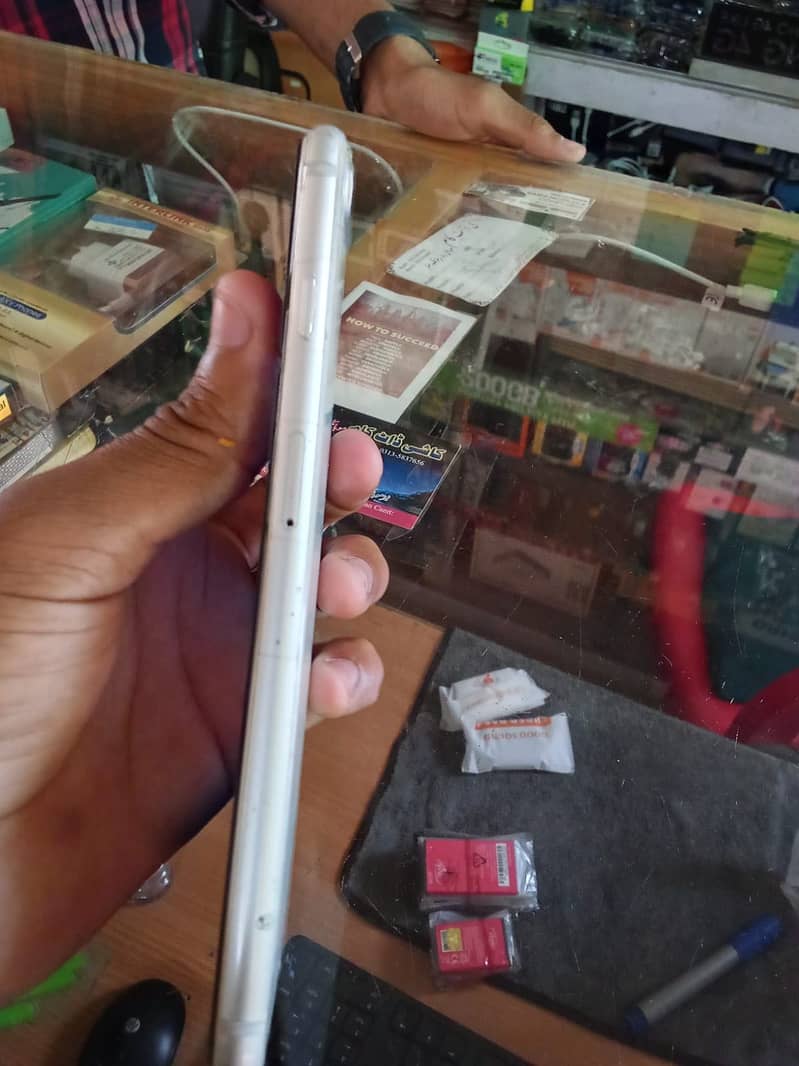Apple iPhone 8 Plus 1