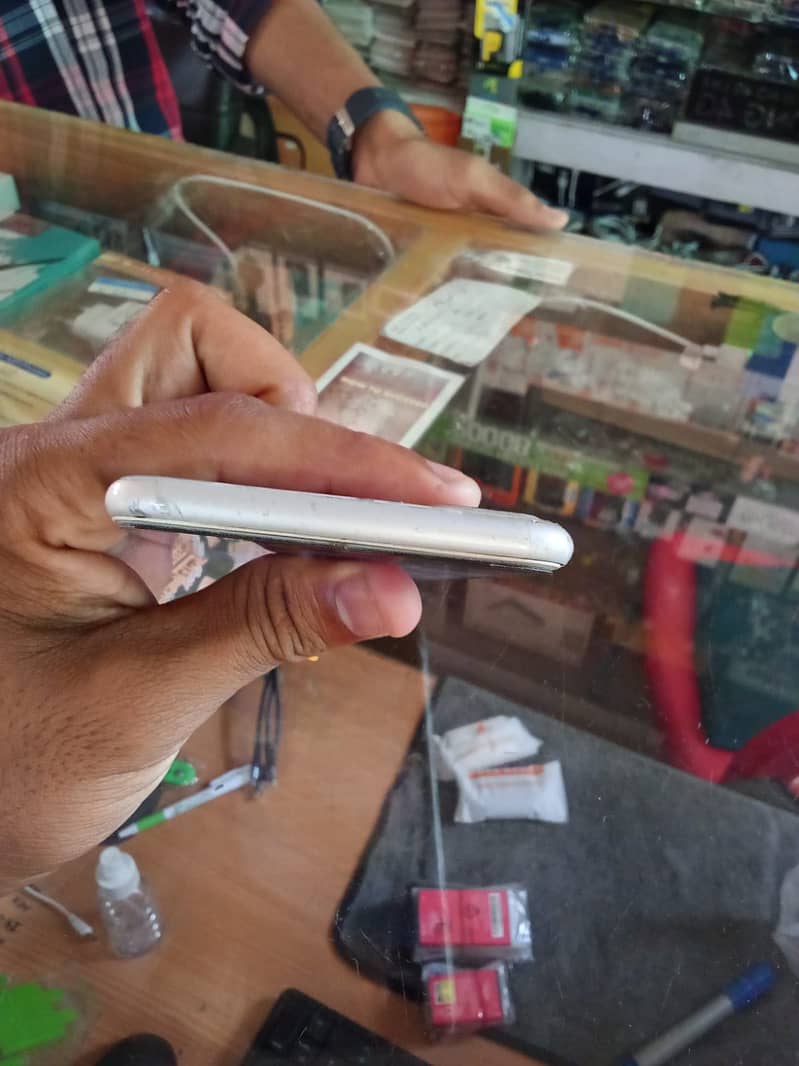 Apple iPhone 8 Plus 2