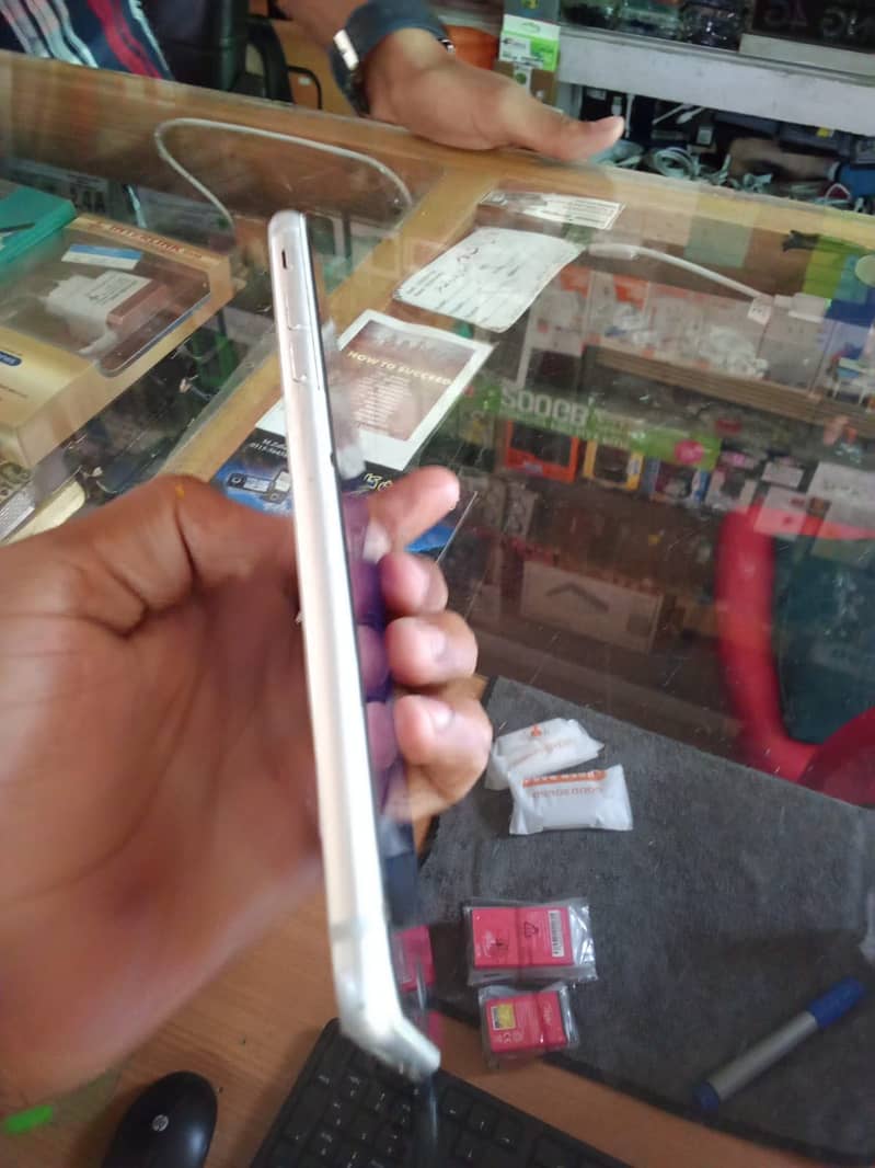 Apple iPhone 8 Plus 3