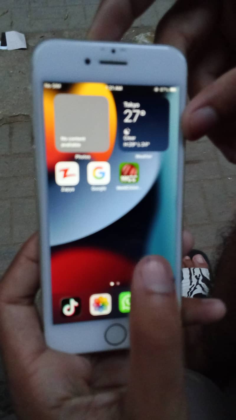 Apple iPhone 7 0