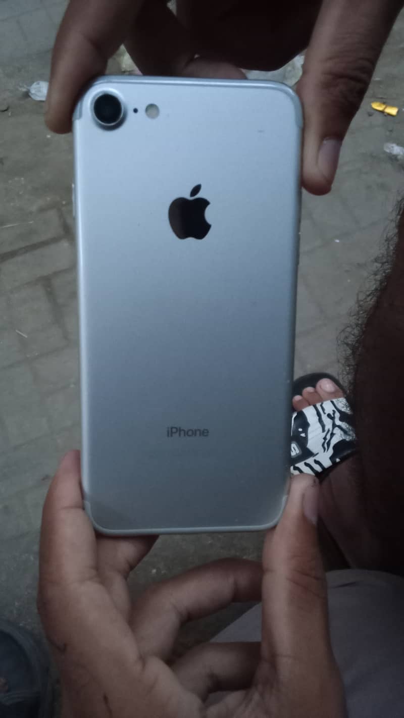 Apple iPhone 7 3