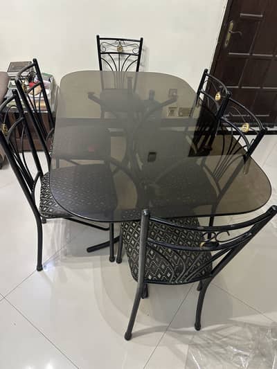 Dinnig Table for 6 person