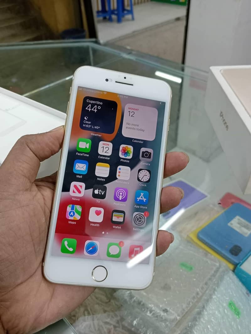 Apple iPhone 7 Plus 0