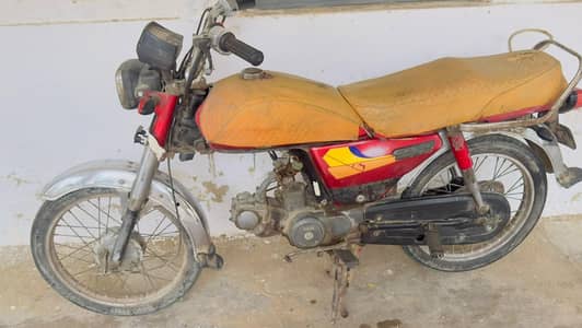 Honda CD 70  2006 for sale Red colour 03008136148