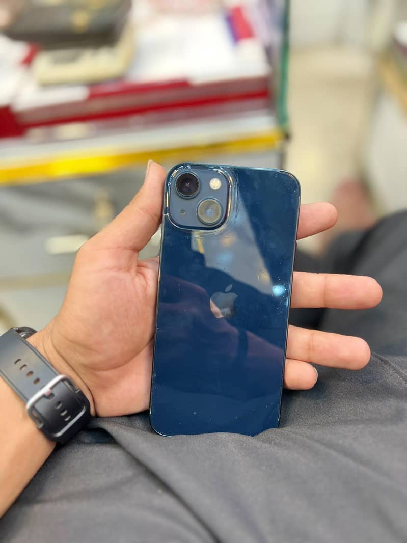 Apple iPhone 13 2