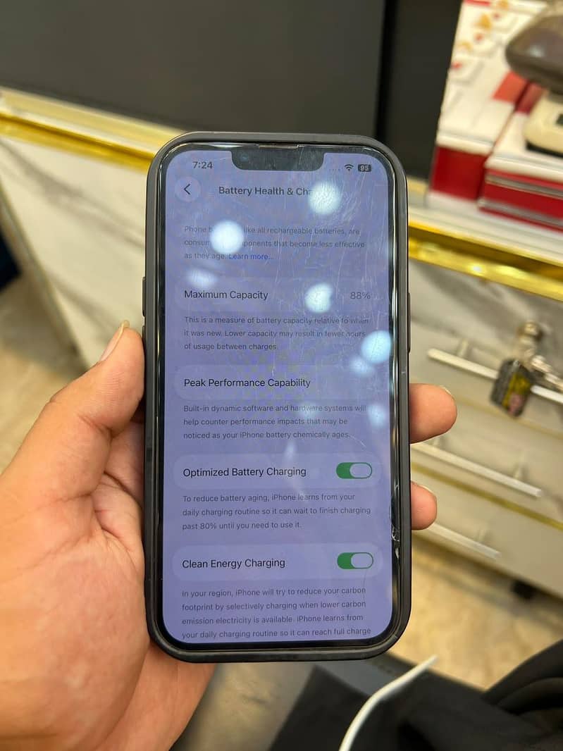 Apple iPhone 13 4