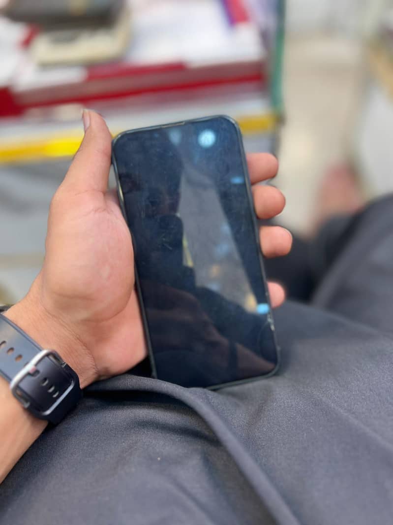 Apple iPhone 13 5