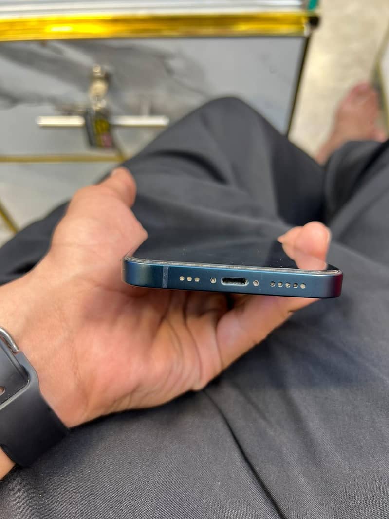 Apple iPhone 13 6