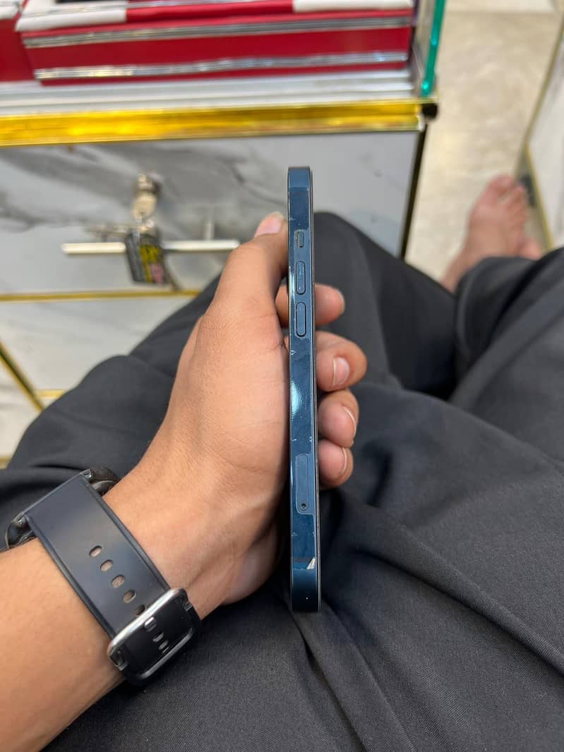 Apple iPhone 13 7