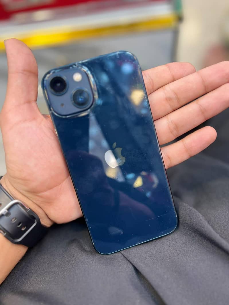 Apple iPhone 13 8